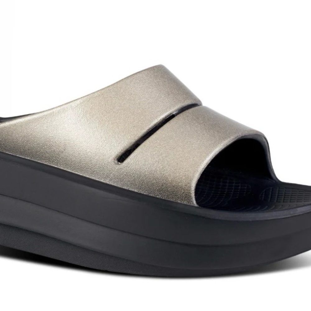 OOFOS Women's OOahh Luxe Slide Sandal Atlantis Iridescent Latte US 6 Eu 37 NEW - Picture 5 of 6
